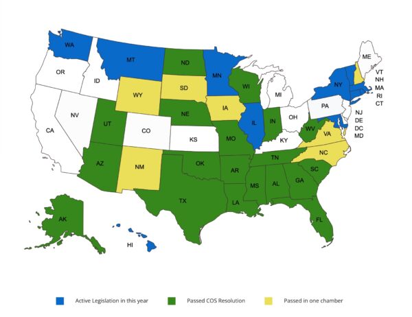 Tiến độ của từng tiểu bang trong việc chấp thuận một hội nghị của các tiểu bang (COS). Màu xanh lá cây: đã thông qua luật để tổ chức COS, màu vàng: có một viện đã thông qua, màu xanh dương: có luật được đệ trình trong năm nay. (Nguồn: conferenceofstates.com)