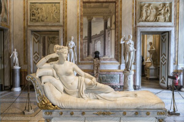 Tượng “Thần Vệ Nữ Chiến Thắng” (Pauline Borghese Bonaparte as Venus Victorious) được điêu khắc gia Antonio Canova tạc năm 1801–1807. Chất liệu: Đá cẩm thạch. (Ảnh: Vasilii L/Shutterstock)