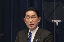 Thủ tướng Nhật Bản Fumio Kishida trình bày trong cuộc họp báo tại Tokyo, hôm 24/02/2023. (Ảnh: Stanislav Kogiku/Pool Photo qua AP)