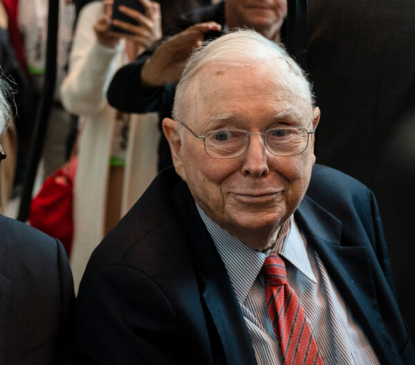 Phó chủ tịch Charlie Munger tham dự cuộc họp cổ đông thường niên năm 2019 tại Omaha, Nebraska, vào ngày 03/05/2019. (Ảnh: Johannes Eisele/AFP/Getty Images)