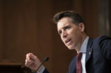 Thượng nghị sĩ Josh Hawley (Cộng Hòa-Missouri) nói chuyện trong một Tiểu ban An ninh Nội địa của Thượng viện về các Mối đe dọa Mới nổi và Giám sát Chi tiêu tại Capitol Hill ở Hoa Thịnh Đốn vào ngày 03/08/2022. (Ảnh: Drew Angerer/Getty Images)