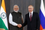 Tổng thống Nga Vladimir Putin gặp Thủ tướng Ấn Độ Narendra Modi bên lề hội nghị thượng đỉnh các nhà lãnh đạo Tổ chức Hợp tác Thượng Hải tại Samarkand, Uzbekistan, hôm 16/09/2022. (Ảnh: Alexandr Demyanchuk/Sputnik/AFP/Getty Images)