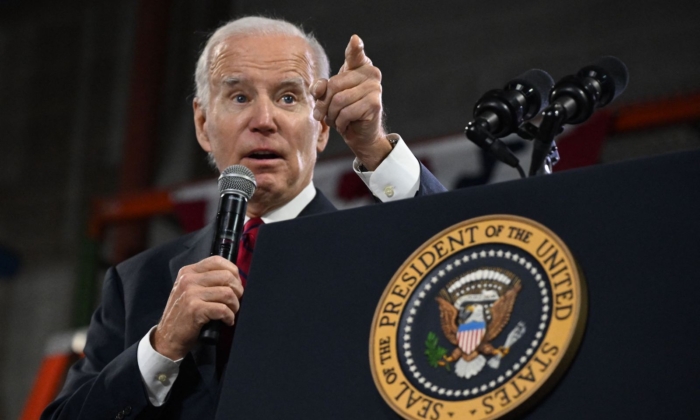 Tổng thống Joe Biden nói về nền kinh tế Hoa Kỳ tại Steamfitters Local 602 ở Springfield, Virginia, hôm 26/01/2023. (Ảnh: Andrew Caballero-Reynolds/AFP/Getty Images)