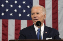 Tổng thống Joe Biden đọc diễn văn Thông điệp Liên bang tại Phòng họp Hạ viện của Điện Capitol Hoa Kỳ ở Hoa Thịnh Đốn hôm 07/02/2023. (Ảnh: Jacquelyn Martin/Pool/AFP qua Getty Images)