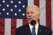 Tổng thống Joe Biden đọc bài diễn văn Thông điệp Liên bang tại Phòng họp Hạ Viện của Điện Capitol Hoa Kỳ ở Hoa Thịnh Đốn hôm 07/02/2023. (Ảnh: Jacquelyn Martin/Pool/AFP qua Getty Images)