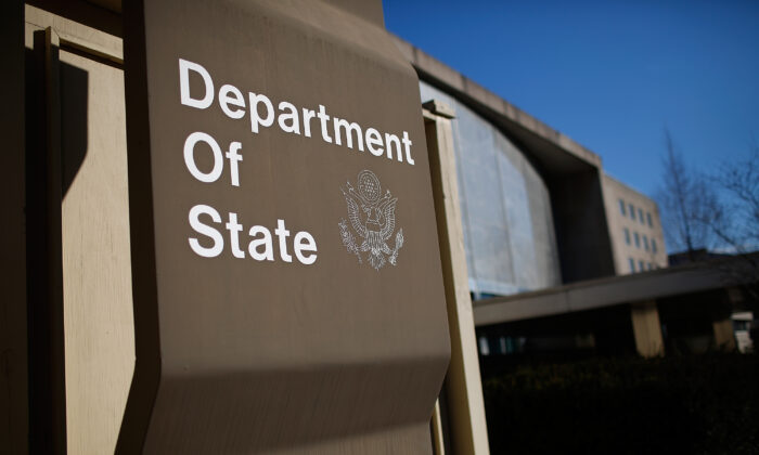 Hồ sơ Twitter: Một quan chức Bộ Ngoại giao Hoa Kỳ yêu cầu Twitter xóa các tài khoản
