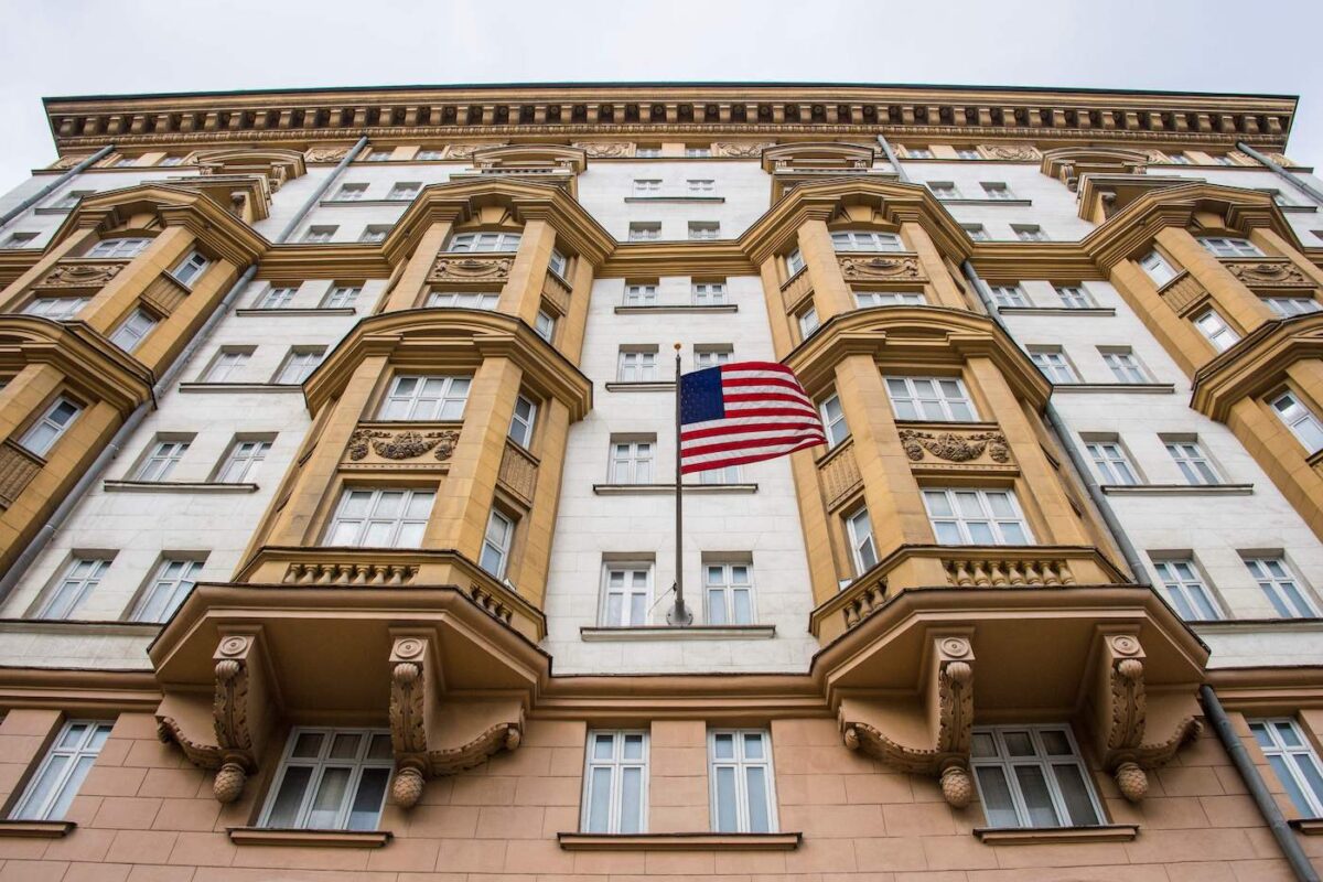 Tòa nhà Đại sứ quán Hoa Kỳ tại Moscow vào ngày 31/07/2017. (Ảnh: Mladen Antonov/AFP qua Getty Images)