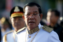 Thủ tướng Cambodia Hun Sen đến Tượng đài Độc lập để tham dự lễ kỷ niệm 65 năm ngày đất nước giành độc lập khỏi Pháp, tại Phnom Penh, Cambodia, vào ngày 09/11/2018. (Ảnh: Samrang Pring/Reuters)