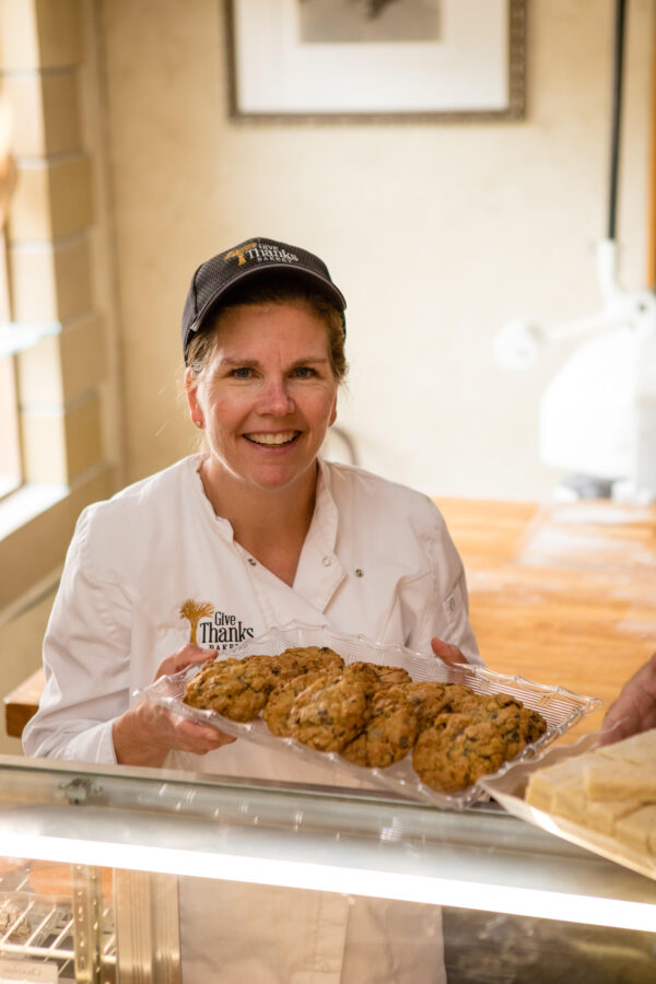 Cô Katy Knoer, chủ tiệm Give Thanks Bakery, có ba địa điểm ở Michigan. (Ảnh: Được phép của cô Katy Noer)