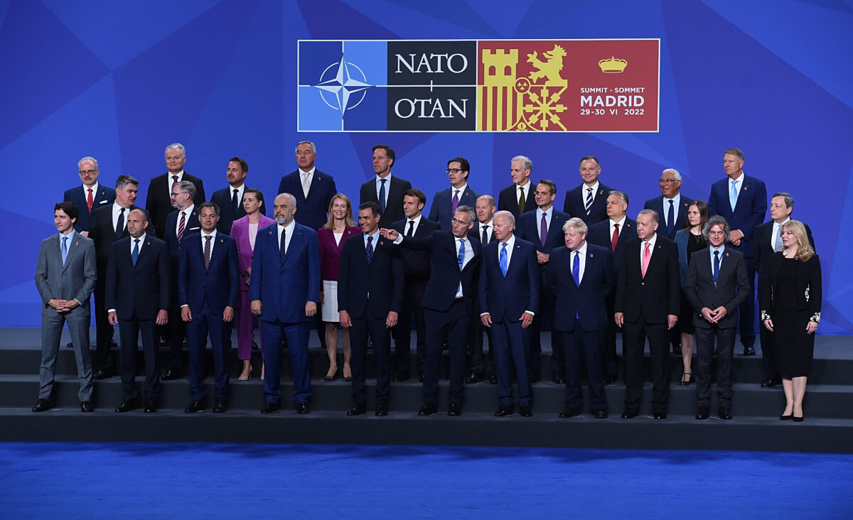 Lãnh đạo các quốc gia thành viên NATO xếp hàng chụp ảnh chung ở Madrid, Tây Ban Nha, hôm 29/06/2022. (Ảnh: Denis Doyle/ Getty Images)