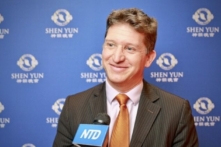 Một luật sư: Shen Yun triển hiện sự cân bằng và ‘Làm chủ nguồn năng lượng’