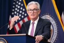 Chủ tịch Hội đồng Dự trữ Liên bang Jerome Powell nói trong một cuộc họp báo tại Cục Dự trữ Liên bang ở Hoa Thịnh Đốn hôm 01/02/2023. (Ảnh: Saul Loeb/AFP qua Getty Images)