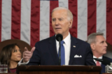 Tổng thống Joe Biden đọc diễn văn Thông điệp Liên bang trước một phiên họp chung của Quốc hội tại Hạ viện của Điện Capitol Hoa Kỳ ở Hoa Thịnh Đốn hôm 07/02/2023. (Ảnh: Jacquelyn Martin/Pool/Getty Images)