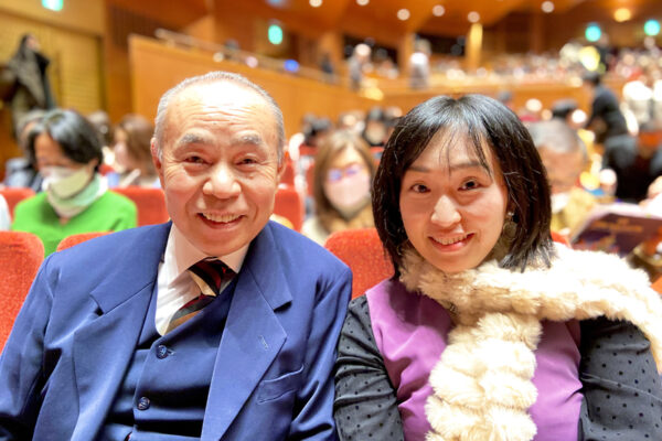 Cô Sakakibara Miyuki, một giám đốc của một công ty gia công kim loại, đã tham dự buổi biểu diễn của Đoàn Nghệ Thuật Biểu Diễn Shen Yun cùng phụ thân là ông Sakakibara Tatsuo, tại Nhà hát Nghệ thuật Tỉnh Aichi ở thành phố Nagoya, Nhật Bản, hôm 30/01/2023. (Ảnh: Wang Wenliang/The Epoch Times)