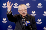 Ông Koto Toshikazu, chủ tịch công ty nổi tiếng của Nhật Bản về du hành không gian có người lái JAMSS, thưởng lãm Nghệ thuật Biểu diễn Shen Yun tại Trung tâm Nghệ thuật Biểu diễn Kamakura ở Kamakura, Nhật Bản, hôm 14/01/2023. (Ảnh: Fujino Takeshi/The Epoch Times)