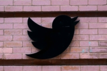 Logo Twitter tại các văn phòng của họ ở New York hôm 12/01/2023. (Ảnh: Angela Weiss/AFP qua Getty Images)