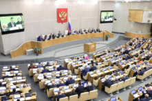 Các nhà lập pháp Nga tham dự một phiên họp của Duma Quốc gia, Hạ viện của Quốc hội Liên bang Nga, tại Moscow vào ngày 05/07/2022. (Ảnh: Duma Quốc gia Nga/Tài liệu phát tay qua Reuters)