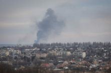 Khói mù trong một trận pháo kích ở thành phố tiền tuyến Bakhmut ở vùng Donetsk, Ukraine, hôm 09/02/2023. (Ảnh: Yevhen Titov/Reuters)