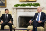 Tổng thống Joe Biden trò chuyện khi gặp Tổng thống Ukraine Volodymyr Zelensky tại Oval Office vào ngày 01/09/2021. (Ảnh: Doug Mills-Pool/Getty Images)