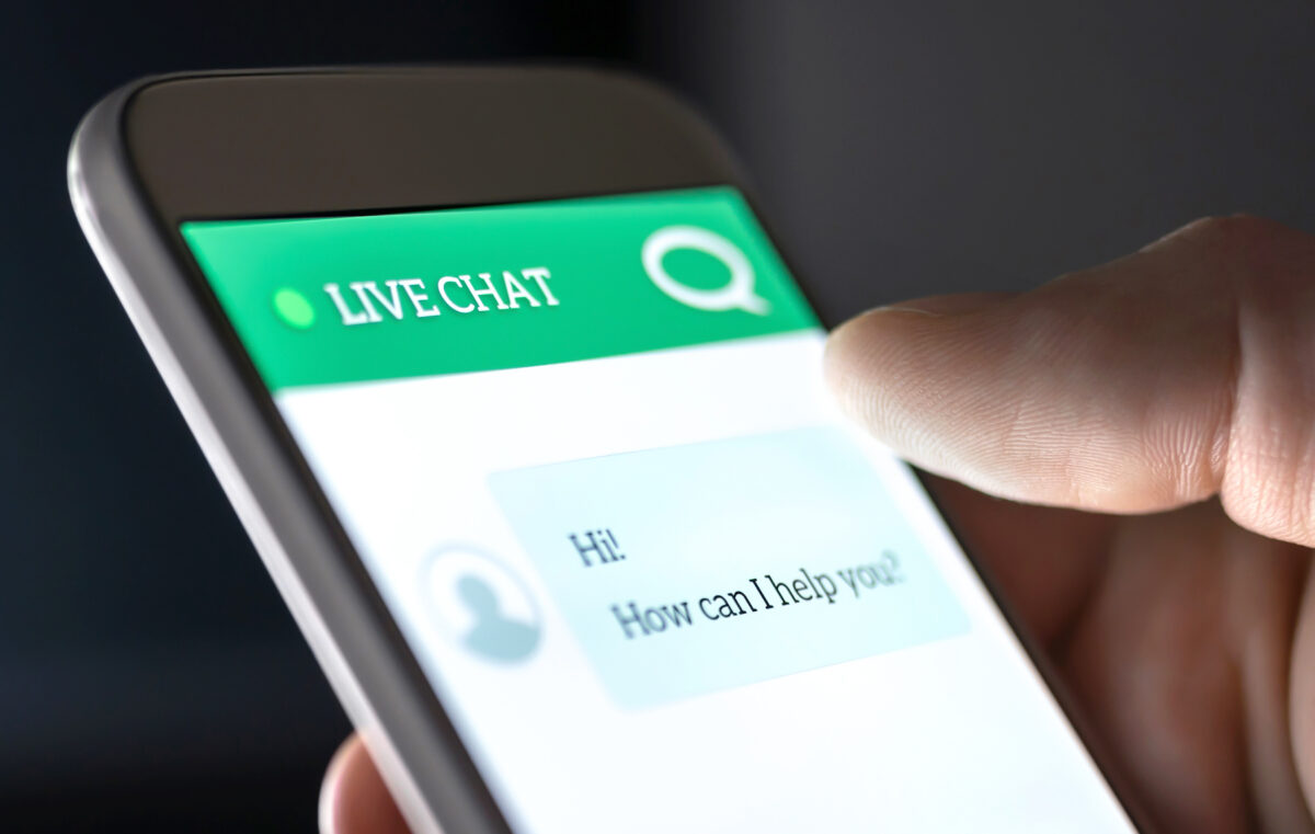 Chatbots thường được sử dụng nhiều nhất với các dịch vụ khách hàng ở mức đơn giản và trong bán hàng tự động, nhưng các nhà nghiên cứu đã cố gắng khiến cho ứng dụng này có thể thực hiện các nhiệm vụ phức tạp hơn, chẳng hạn như trị liệu. (Ảnh: Tero Vesalainen/Shutterstock)