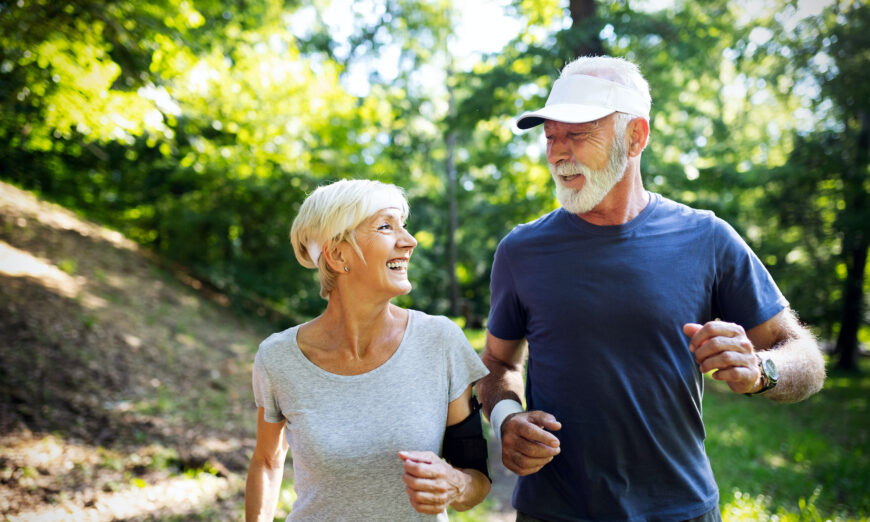 Tập thể dục thường xuyên có thể giúp bạn duy trì chuyển hóa lành mạnh, giảm viêm và cải thiện sức khỏe tổng thể. (Ảnh: NDAB Sáng tạo/Shutterstock)