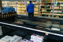 Trứng và các sản phẩm từ sữa được bày bán trong một siêu thị Kroger ở Atlanta, Georgia, hôm 14/10/2022. (Ảnh: Elijah Nouvelage/AFP/Getty Images)