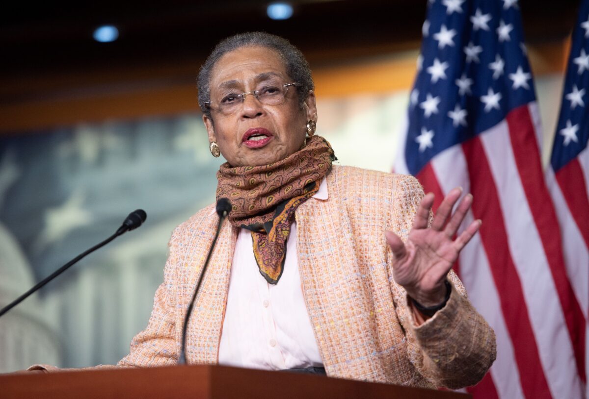 Đại diện Eleanor Holmes Norton (Dân Chủ-Thủ đô Hoa Thịnh Đốn) nói tại Điện Capitol ở Hoa Thịnh Đốn vào ngày 21/05/2020. (Ảnh: Saul Loeb/AFP qua Getty Images)