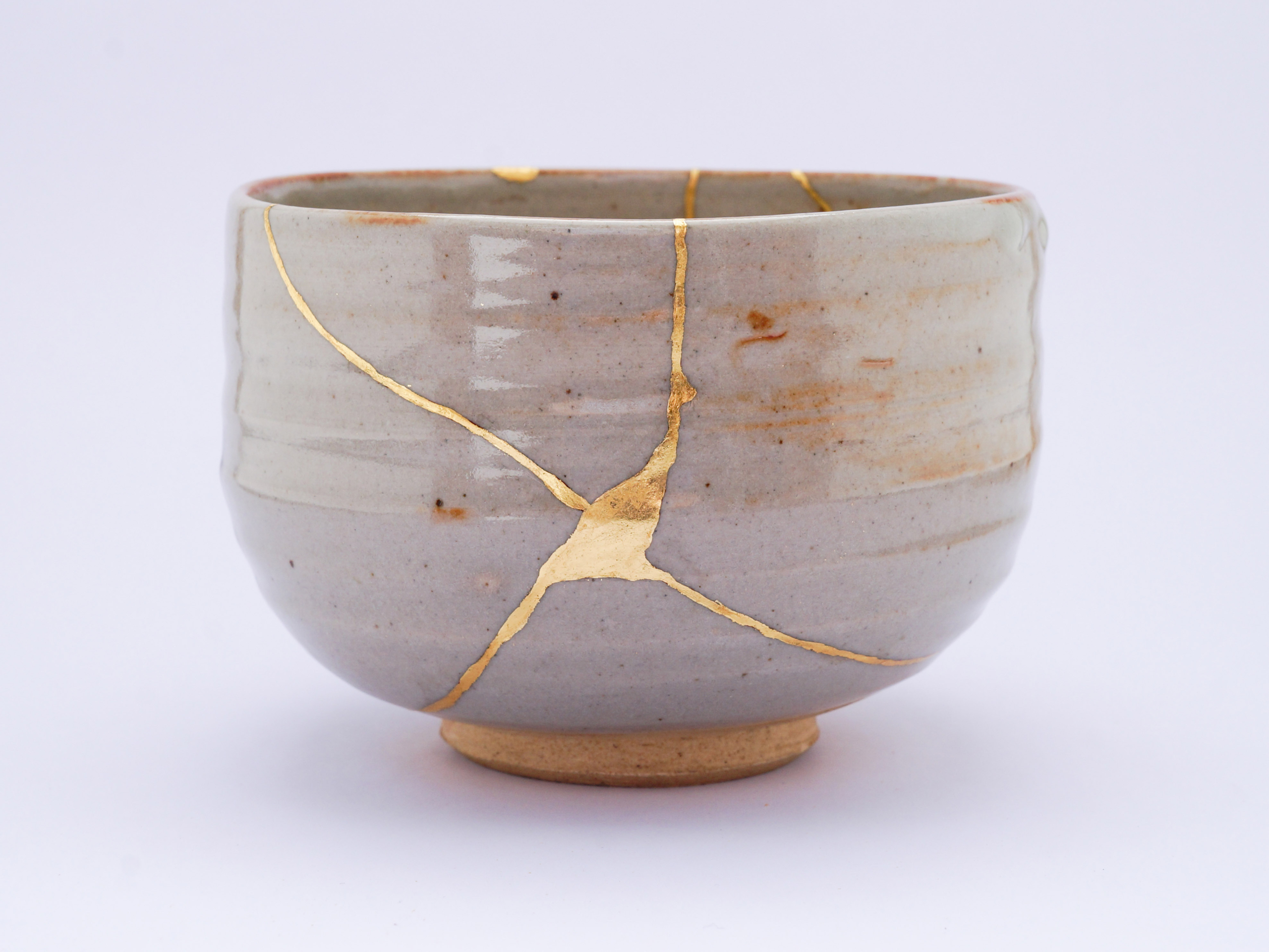 Những tạo tác gốm sứ đơn giản và mộc mạc trong văn hóa truyền thống Nhật Bản bắt nguồn từ phái Thiền Tông Phật giáo (Zen Buddhism), du nhập vào Nhật Bản trong thế kỷ 12. (Ảnh: Marco Montalti/Shutterstock)