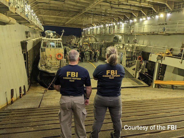 FBI cử các chuyên gia về vấn đề này lên tàu USS Carter Hull để tiến hành các hoạt động tìm kiếm và thu hồi cùng với sự cộng tác của Lực lượng Hải quân Hoa Kỳ. (Ảnh: FBI)