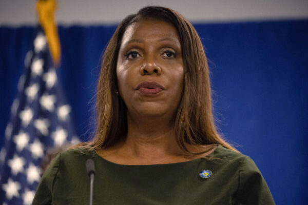 Tổng Chưởng lý New York Letitia James nói trong một cuộc họp báo ở New York, hôm 21/09/2022. (Ảnh: Yuki Iwamura/AFP qua Getty Images)