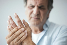 Tái sử dụng thuốc có thể giúp điều trị thoái hóa khớp tay. (Ảnh: Shutterstock)