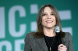 Tác giả ứng cử viên tổng thống Đảng Dân Chủ Marianne Williamson nói chuyện trong Diễn đàn Dịch vụ Công năm 2020 do Liên đoàn Nhân viên Tiểu bang, Quận, và Thành phố Hoa Kỳ (AFSCME) tổ chức tại UNLV ở Las Vegas, Nevada, vào ngày 03/08/2019. (Ảnh: Ethan Miller/Getty Images )