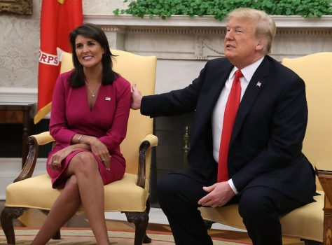 Tổng thống Donald Trump và bà Nikki Haley tại Oval Office ở Hoa Thịnh Đốn ngày 09/10/2018. (Ảnh: Mark Wilson/Getty Images/File)