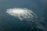 Các bong bóng khí đốt từ đường ống Nord Stream 2 rò rỉ lên bề mặt Biển Baltic trong khu vực gần Bornholm, Đan Mạch, hôm 27/09/2022. (Ảnh: Bộ Tư lệnh Quốc phòng Đan Mạch/Ảnh phát hành qua Reuters)