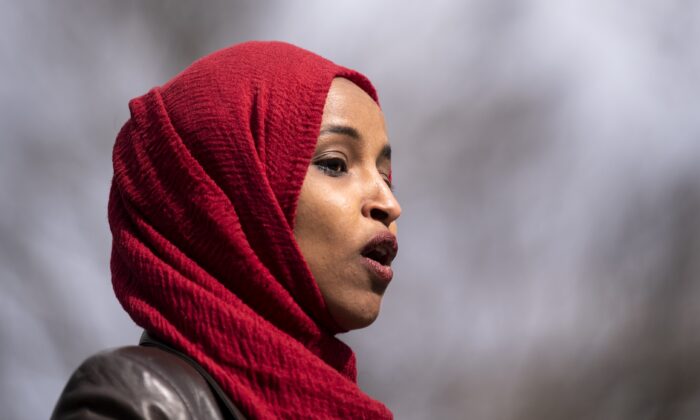 Hạ viện Hoa Kỳ thông qua nghị quyết bãi nhiệm Dân biểu Ilhan Omar khỏi Ủy ban Ngoại giao