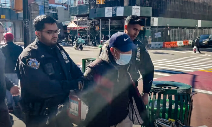 Người đàn ông New York bị bắt vì tấn công học viên Pháp Luân Công