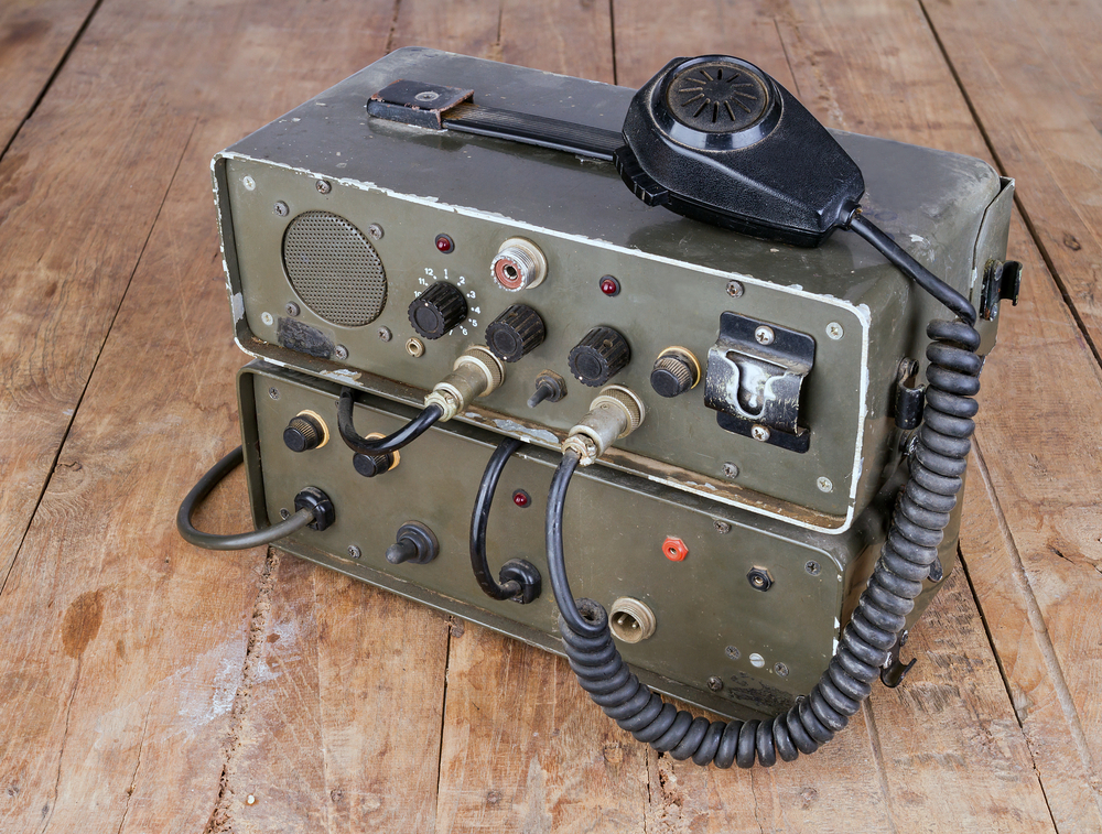 Khi thiên tai xảy ra, những người trực HAM radio thường là những người đầu tiên bắt đầu chuyển tiếp các thông tin chi tiết và gọi mọi người đến trợ giúp. (Ảnh: supersaiyan3/Shutterstock)