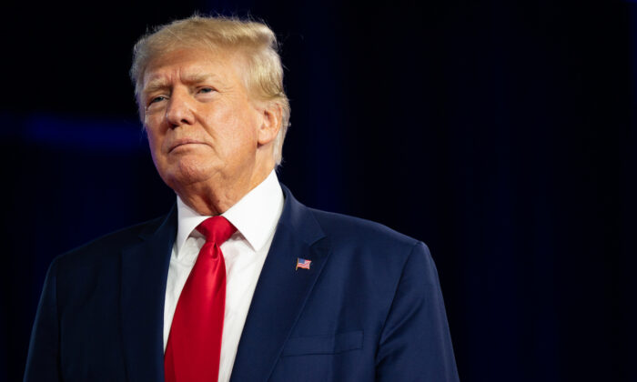 Cựu Tổng thống Donald Trump trình bày tại Hội nghị Hành động Chính trị Bảo tồn truyền thống tại Hilton Anatole ở Dallas, Texas, vào ngày 06/08/2022. (Ảnh: Brandon Bell/Getty Images)