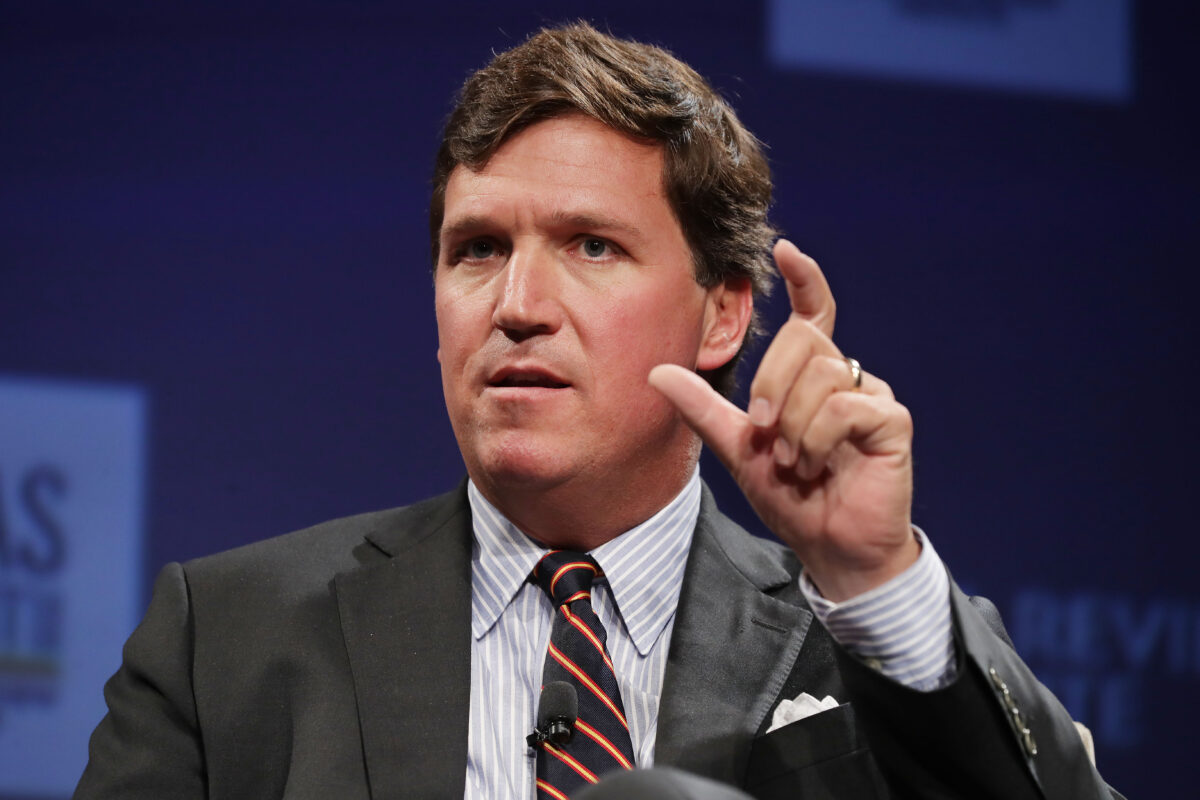 Người dẫn chương trình của Fox News Tucker Carlson trình bày tại Hoa Thịnh Đốn, vào ngày 29/03/2019. (Ảnh: Chip Somodevilla/Getty Images)