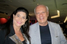 Bà Sandra và ông Osmar Zogbi thưởng thức Shen Yun ở Sao Paulo, Brazil hôm 17/03/2023. (Ảnh: Mary Mann/The Epoch Times)