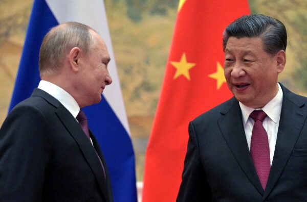 Tổng thống Nga Vladimir Putin gặp lãnh đạo Trung Quốc Tập Cận Bình tại Bắc Kinh, Trung Quốc, vào ngày 04/02/2022. (Ảnh: Sputnik/Aleksey Druzhinin/Kremlin qua Reuters)