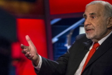 Nhà đầu tư tỷ phú Carl Icahn trả lời phỏng vấn trên Fox News ở New York, vào ngày 11/02/2014. (Ảnh: Reuters/Brendan McDermid/Ảnh tư liệu)