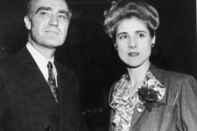 Ông trùm truyền thông Mỹ quốc Henry Luce, tổng biên tập công ty truyền thông Time Inc., cùng người vợ thứ hai, nhà soạn kịch kiêm nhà ngoại giao Clare Booth Luce, vào thập niên 1940. (Ảnh: Archive Photos/Getty Images)