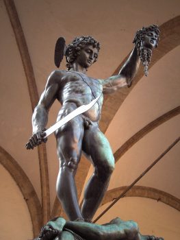 Tác phẩm “Perseus” (Chàng Perseus) của nhà điêu khắc Benvenuto Cellini. Phòng trưng bày nghệ thuật Loggia dei Lanzi tại thành phố Florence, nước Ý. (Ảnh: Tài sản công)