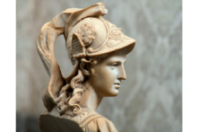 Có lẽ một trong những vị thần quan trọng nhất trên đỉnh Olympia là thần Pallas Athena, nữ thần của trí tuệ, chiến tranh, và thủ công. Athena là con gái của thần Zeus. (Demitrios P/Shutterstock)