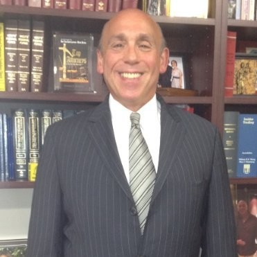 Ông Michael Bachner, một luật sư ở New York chuyên điều tra tội phạm cổ cồn trắng, trong một bức ảnh không đề ngày tháng. (Ảnh: Đăng dưới sự cho phép của ông Michael Bachner)