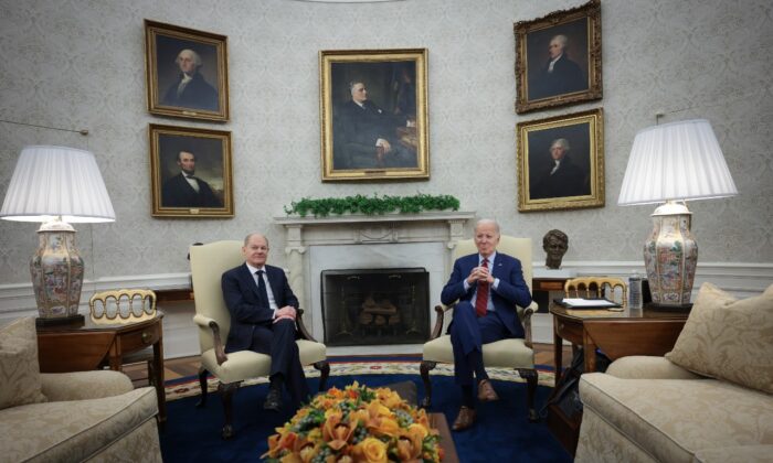 TT Biden và Thủ tướng Đức Scholz tuyên bố sẽ ủng hộ Ukraine ‘chừng nào còn cần thiết’