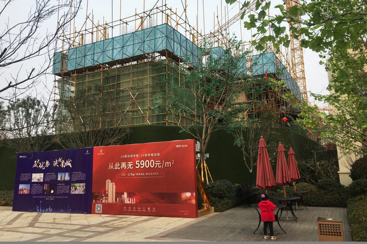 Một phòng trưng bày của nhà phát triển địa ốc Dương Quang đã trở thành nơi diễn ra cuộc biểu tình của các nhà đầu tư địa ốc, ở Hứa Xương, tỉnh Hà Nam, Trung Quốc, hôm 19/02/2019. (Ảnh: Yawen Chen/Reuters)