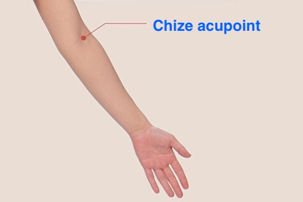 Huyệt Xích Trạch. (Ảnh: Health 1+1/The Epoch Times)