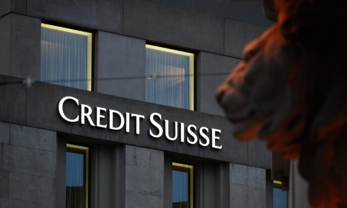 Credit Suisse vay 53 tỷ USD từ ngân hàng trung ương Thụy Sĩ sau khi cổ phiếu lao dốc